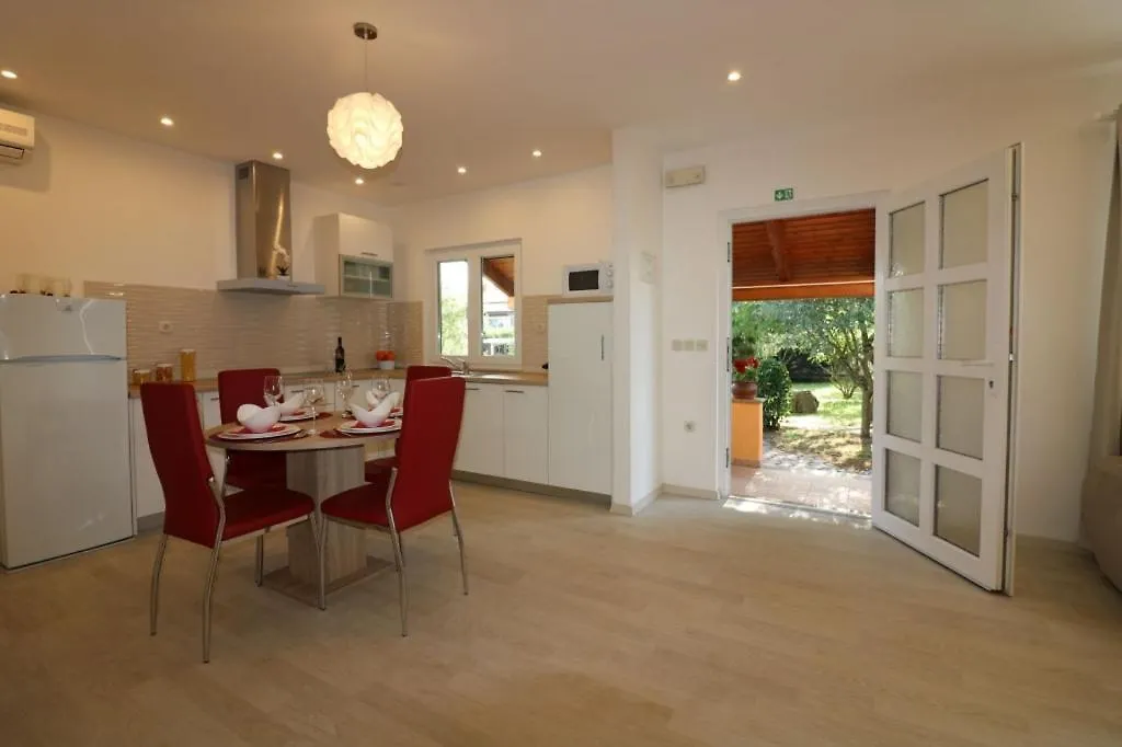 Bungalow Porec  0*,  Kroatien