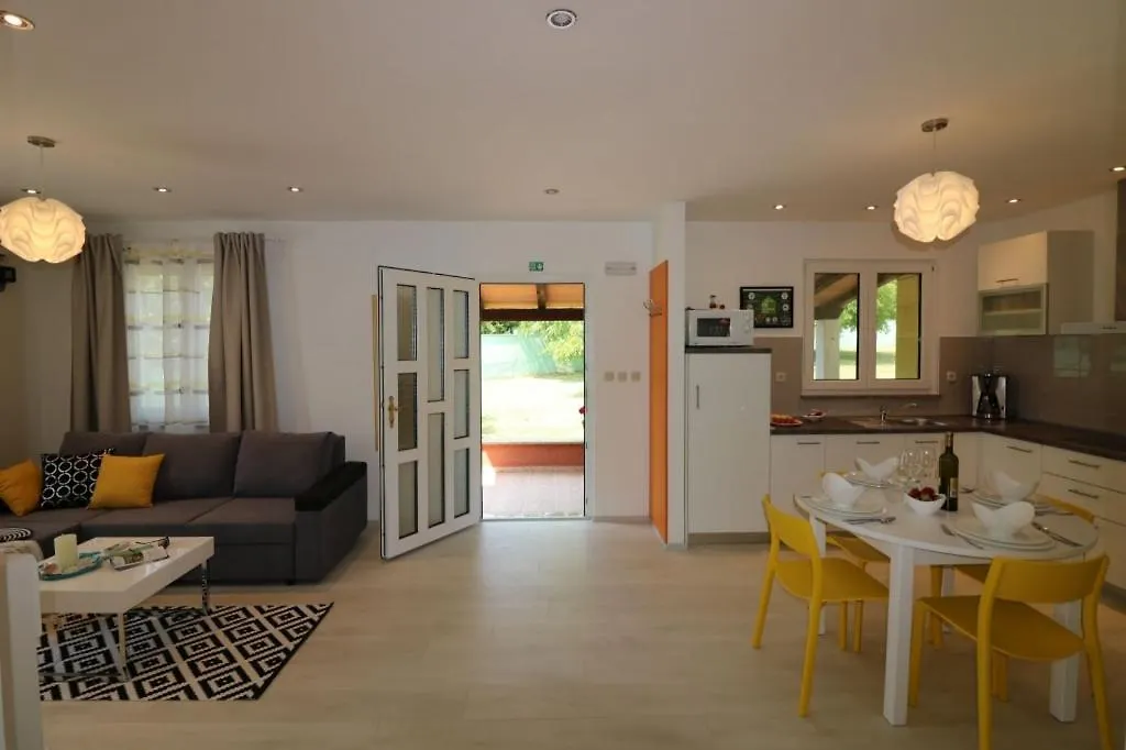 Bungalow Porec  0*,